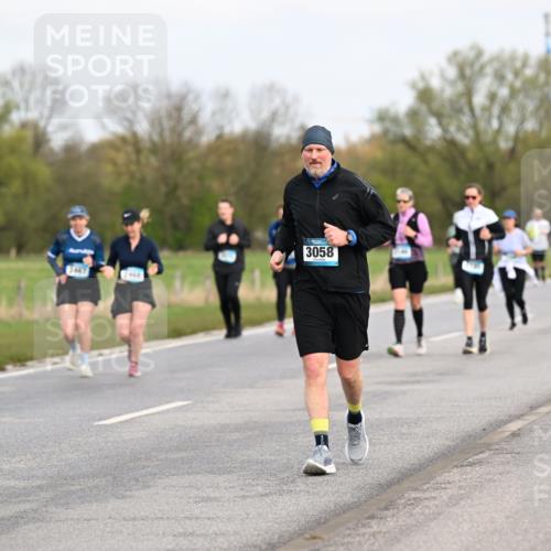 12.04.2026 - 45. Internationalen Wilhelmsburger Insellauf Dr. Thomas Lammeyer http://msf.ph/oto/9437217 12.04.2026 09:30:00 Laufen 3474, 3467, 3058 meine-sportfotos.de