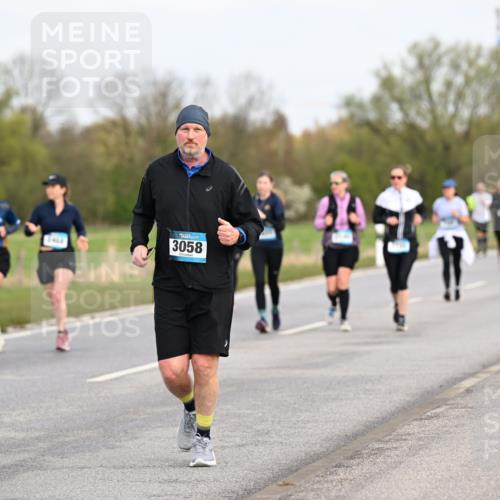 12.04.2026 - 45. Internationalen Wilhelmsburger Insellauf Dr. Thomas Lammeyer http://msf.ph/oto/9437221 12.04.2026 09:30:01 Laufen 3058 meine-sportfotos.de