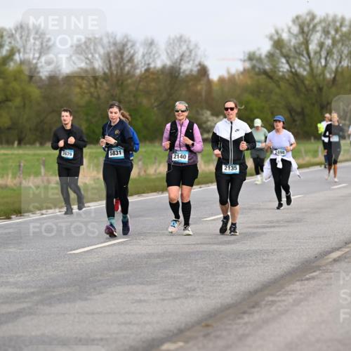12.04.2026 - 45. Internationalen Wilhelmsburger Insellauf Dr. Thomas Lammeyer http://msf.ph/oto/9437229 12.04.2026 09:30:04 Laufen 2679, 5831, 2498, 2140, 2135 meine-sportfotos.de