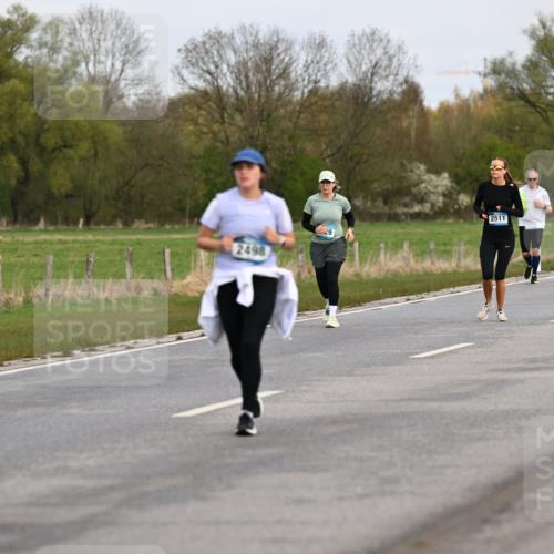 12.04.2026 - 45. Internationalen Wilhelmsburger Insellauf Dr. Thomas Lammeyer http://msf.ph/oto/9437262 12.04.2026 09:30:10 Laufen 2498, 2511 meine-sportfotos.de