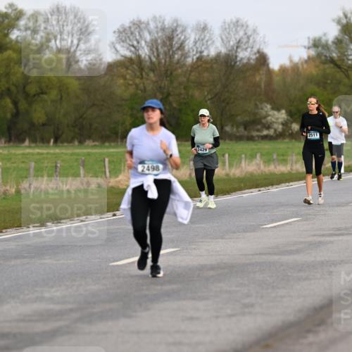 12.04.2026 - 45. Internationalen Wilhelmsburger Insellauf Dr. Thomas Lammeyer http://msf.ph/oto/9437263 12.04.2026 09:30:10 Laufen 2498, 2429, 2511, 2512 meine-sportfotos.de