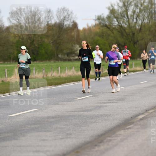 12.04.2026 - 45. Internationalen Wilhelmsburger Insellauf Dr. Thomas Lammeyer http://msf.ph/oto/9437271 12.04.2026 09:30:11 Laufen 2498, 2511, 2429, 2512, 3718 meine-sportfotos.de