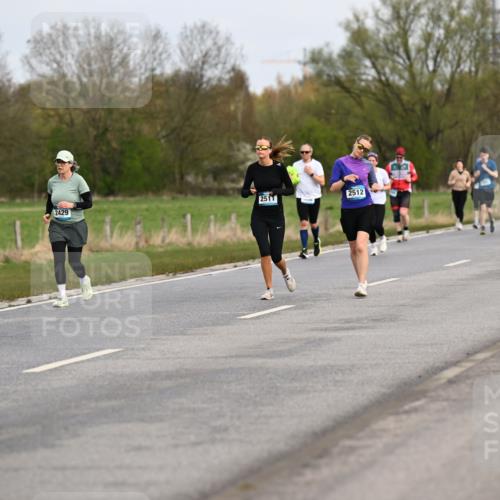 12.04.2026 - 45. Internationalen Wilhelmsburger Insellauf Dr. Thomas Lammeyer http://msf.ph/oto/9437272 12.04.2026 09:30:12 Laufen 2511, 2512, 3718, 2429, 249 meine-sportfotos.de