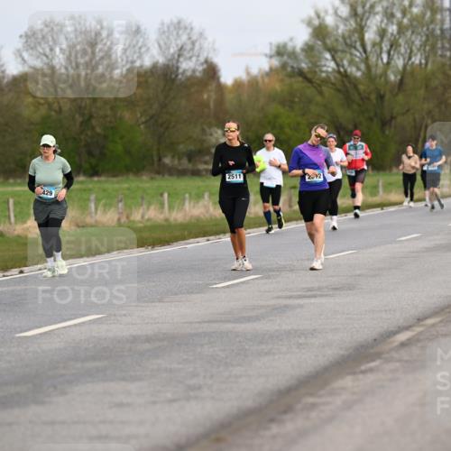 12.04.2026 - 45. Internationalen Wilhelmsburger Insellauf Dr. Thomas Lammeyer http://msf.ph/oto/9437273 12.04.2026 09:30:12 Laufen 98, 429, 2511, 2012, 3718 meine-sportfotos.de