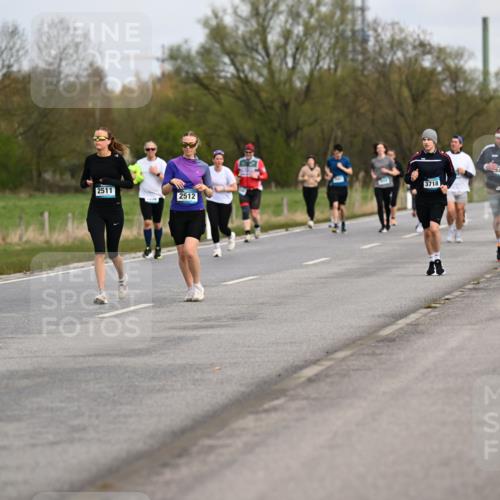 12.04.2026 - 45. Internationalen Wilhelmsburger Insellauf Dr. Thomas Lammeyer http://msf.ph/oto/9437275 12.04.2026 09:30:12 Laufen 3718, 2511, 2512, 2429 meine-sportfotos.de