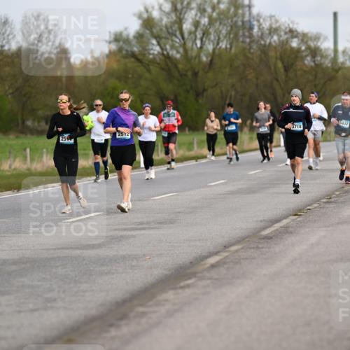 12.04.2026 - 45. Internationalen Wilhelmsburger Insellauf Dr. Thomas Lammeyer http://msf.ph/oto/9437276 12.04.2026 09:30:12 Laufen 2512, 25, 3718, 5432 meine-sportfotos.de