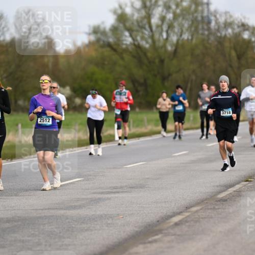 12.04.2026 - 45. Internationalen Wilhelmsburger Insellauf Dr. Thomas Lammeyer http://msf.ph/oto/9437280 12.04.2026 09:30:14 Laufen 2511, 3718, 2512, 432 meine-sportfotos.de