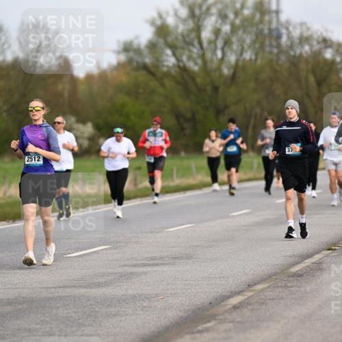 12.04.2026 - 45. Internationalen Wilhelmsburger Insellauf Dr. Thomas Lammeyer http://msf.ph/oto/9437284 12.04.2026 09:30:15 Laufen 2511, 2512, 37, 5432 meine-sportfotos.de