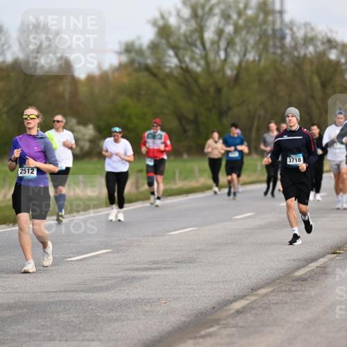 12.04.2026 - 45. Internationalen Wilhelmsburger Insellauf Dr. Thomas Lammeyer http://msf.ph/oto/9437285 12.04.2026 09:30:15 Laufen 2511, 2512, 3718, 432 meine-sportfotos.de