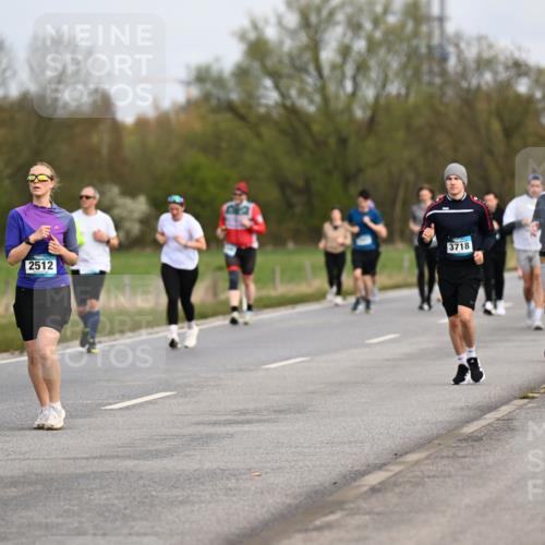 12.04.2026 - 45. Internationalen Wilhelmsburger Insellauf Dr. Thomas Lammeyer http://msf.ph/oto/9437286 12.04.2026 09:30:15 Laufen 2511, 2512, 3718, 5432 meine-sportfotos.de