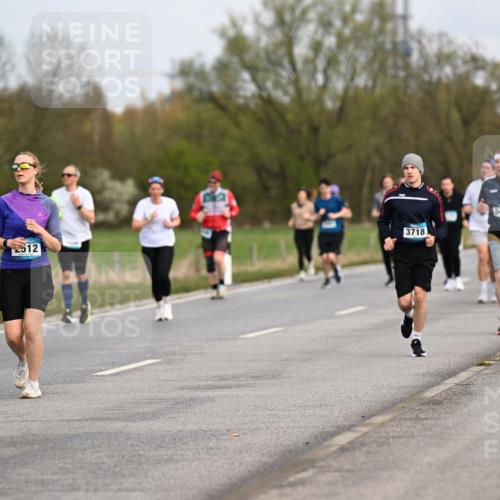 12.04.2026 - 45. Internationalen Wilhelmsburger Insellauf Dr. Thomas Lammeyer http://msf.ph/oto/9437288 12.04.2026 09:30:15 Laufen 2511, 512, 3718, 5432 meine-sportfotos.de