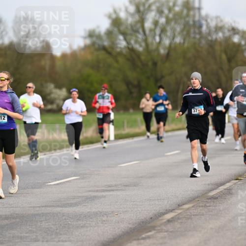 12.04.2026 - 45. Internationalen Wilhelmsburger Insellauf Dr. Thomas Lammeyer http://msf.ph/oto/9437290 12.04.2026 09:30:16 Laufen 2512, 2511, 37, 432 meine-sportfotos.de