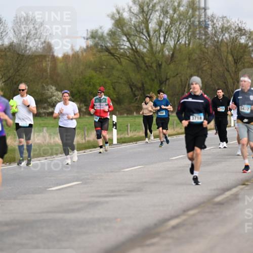 12.04.2026 - 45. Internationalen Wilhelmsburger Insellauf Dr. Thomas Lammeyer http://msf.ph/oto/9437292 12.04.2026 09:30:16 Laufen 2512, 5583, 3718, 478, 19, 5432 meine-sportfotos.de