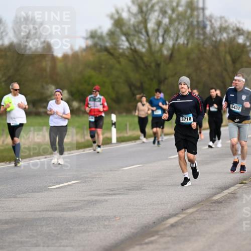 12.04.2026 - 45. Internationalen Wilhelmsburger Insellauf Dr. Thomas Lammeyer http://msf.ph/oto/9437293 12.04.2026 09:30:17 Laufen 2512, 3718, 5432, 9 meine-sportfotos.de