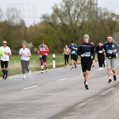 12.04.2026 - 45. Internationalen Wilhelmsburger Insellauf Dr. Thomas Lammeyer http://msf.ph/oto/9437295 12.04.2026 09:30:17 Laufen 2512, 3718, 5432 meine-sportfotos.de