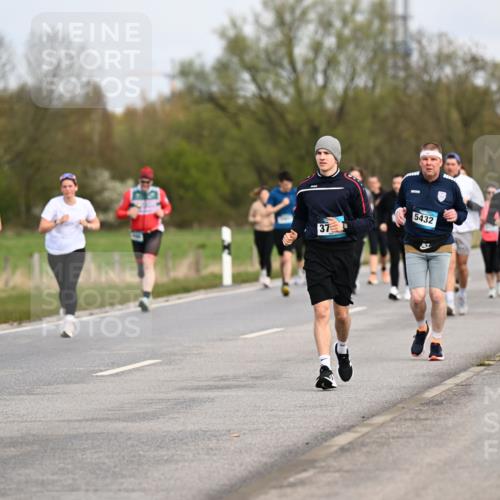 12.04.2026 - 45. Internationalen Wilhelmsburger Insellauf Dr. Thomas Lammeyer http://msf.ph/oto/9437303 12.04.2026 09:30:18 Laufen 37, 5432 meine-sportfotos.de