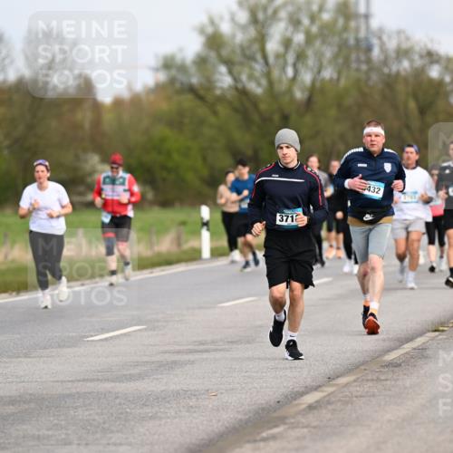 12.04.2026 - 45. Internationalen Wilhelmsburger Insellauf Dr. Thomas Lammeyer http://msf.ph/oto/9437307 12.04.2026 09:30:18 Laufen 371, 432, 3765 meine-sportfotos.de