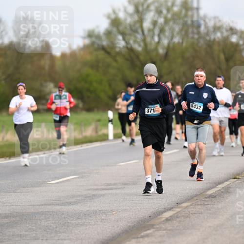 12.04.2026 - 45. Internationalen Wilhelmsburger Insellauf Dr. Thomas Lammeyer http://msf.ph/oto/9437308 12.04.2026 09:30:19 Laufen 371, 5432 meine-sportfotos.de