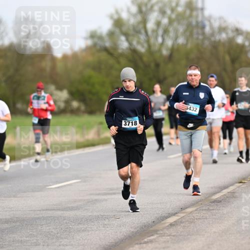 12.04.2026 - 45. Internationalen Wilhelmsburger Insellauf Dr. Thomas Lammeyer http://msf.ph/oto/9437318 12.04.2026 09:30:20 Laufen 3718, 5432 meine-sportfotos.de