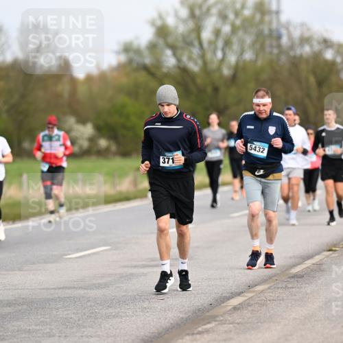 12.04.2026 - 45. Internationalen Wilhelmsburger Insellauf Dr. Thomas Lammeyer http://msf.ph/oto/9437319 12.04.2026 09:30:20 Laufen 371, 5432 meine-sportfotos.de