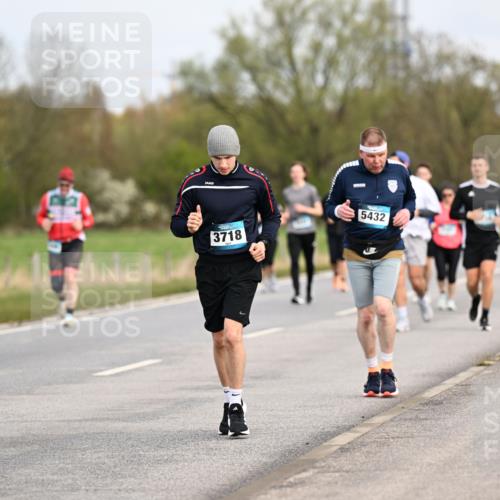12.04.2026 - 45. Internationalen Wilhelmsburger Insellauf Dr. Thomas Lammeyer http://msf.ph/oto/9437320 12.04.2026 09:30:20 Laufen 3718, 5432 meine-sportfotos.de