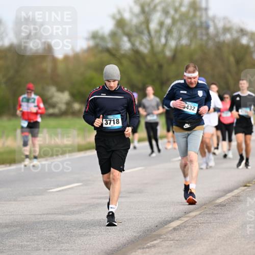 12.04.2026 - 45. Internationalen Wilhelmsburger Insellauf Dr. Thomas Lammeyer http://msf.ph/oto/9437321 12.04.2026 09:30:20 Laufen 3718, 5432 meine-sportfotos.de