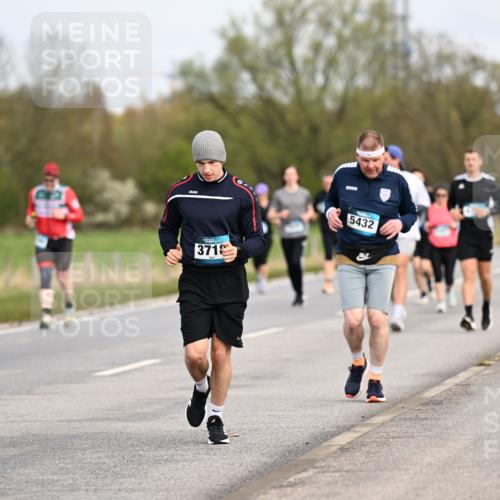12.04.2026 - 45. Internationalen Wilhelmsburger Insellauf Dr. Thomas Lammeyer http://msf.ph/oto/9437322 12.04.2026 09:30:21 Laufen 3718, 5432 meine-sportfotos.de