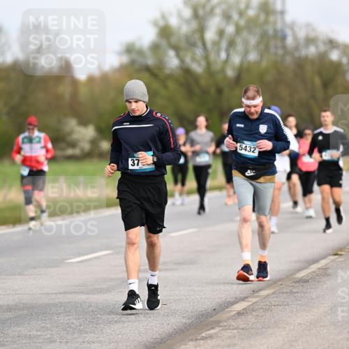 12.04.2026 - 45. Internationalen Wilhelmsburger Insellauf Dr. Thomas Lammeyer http://msf.ph/oto/9437323 12.04.2026 09:30:21 Laufen 37, 5432 meine-sportfotos.de