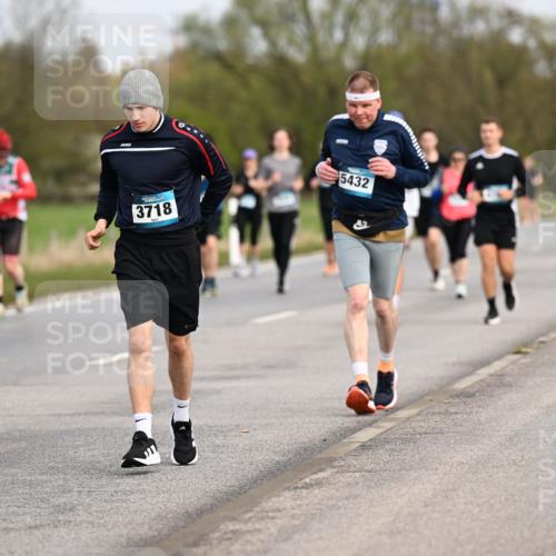 12.04.2026 - 45. Internationalen Wilhelmsburger Insellauf Dr. Thomas Lammeyer http://msf.ph/oto/9437324 12.04.2026 09:30:22 Laufen 3718, 5432 meine-sportfotos.de