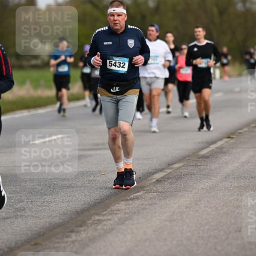 12.04.2026 - 45. Internationalen Wilhelmsburger Insellauf Dr. Thomas Lammeyer http://msf.ph/oto/9437331 12.04.2026 09:30:23 Laufen 5432, 379, 4 meine-sportfotos.de