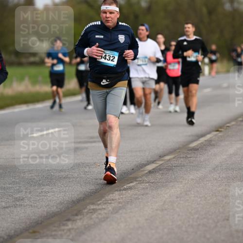 12.04.2026 - 45. Internationalen Wilhelmsburger Insellauf Dr. Thomas Lammeyer http://msf.ph/oto/9437332 12.04.2026 09:30:23 Laufen 3718, 5432, 2945 meine-sportfotos.de