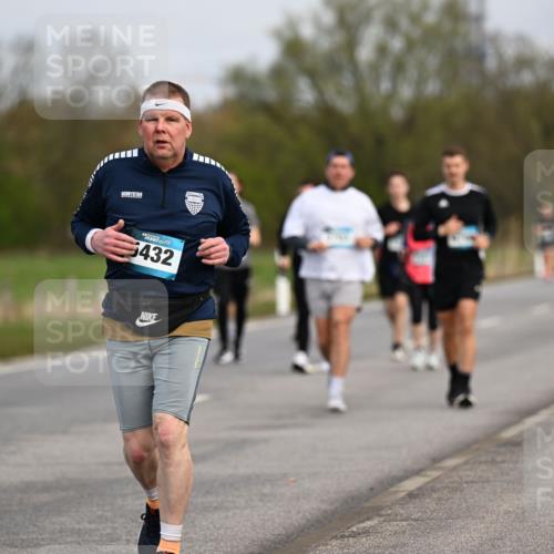 12.04.2026 - 45. Internationalen Wilhelmsburger Insellauf Dr. Thomas Lammeyer http://msf.ph/oto/9437336 12.04.2026 09:30:25 Laufen 4, 5432 meine-sportfotos.de