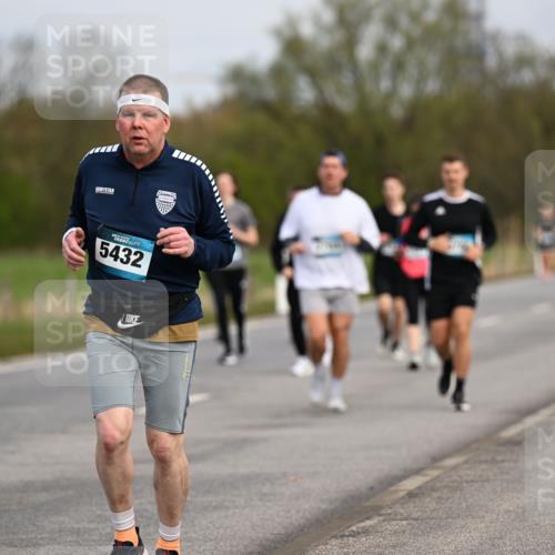 12.04.2026 - 45. Internationalen Wilhelmsburger Insellauf Dr. Thomas Lammeyer http://msf.ph/oto/9437337 12.04.2026 09:30:25 Laufen 5432 meine-sportfotos.de