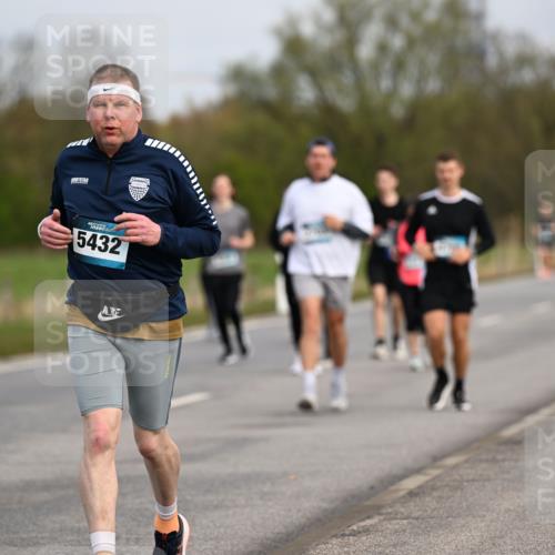 12.04.2026 - 45. Internationalen Wilhelmsburger Insellauf Dr. Thomas Lammeyer http://msf.ph/oto/9437338 12.04.2026 09:30:25 Laufen 5432 meine-sportfotos.de