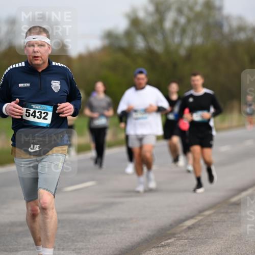 12.04.2026 - 45. Internationalen Wilhelmsburger Insellauf Dr. Thomas Lammeyer http://msf.ph/oto/9437340 12.04.2026 09:30:25 Laufen 5432, 95 meine-sportfotos.de
