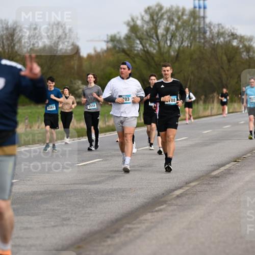 12.04.2026 - 45. Internationalen Wilhelmsburger Insellauf Dr. Thomas Lammeyer http://msf.ph/oto/9437343 12.04.2026 09:30:26 Laufen 1000, 5432, 5583, 703, 5558, 88, 2471 meine-sportfotos.de