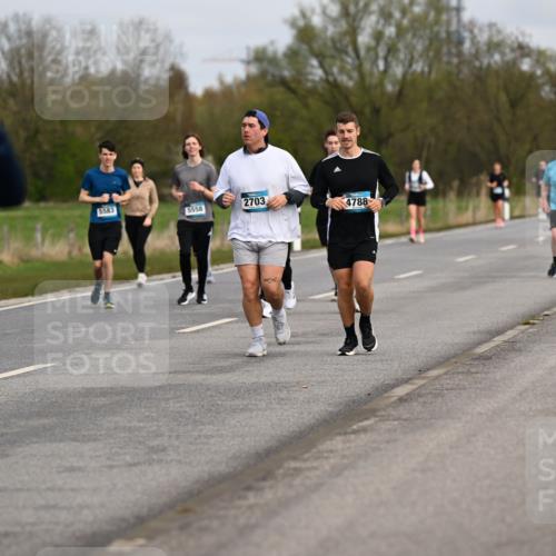 12.04.2026 - 45. Internationalen Wilhelmsburger Insellauf Dr. Thomas Lammeyer http://msf.ph/oto/9437345 12.04.2026 09:30:27 Laufen 12, 5583, 2703, 5558, 4788, 2471 meine-sportfotos.de