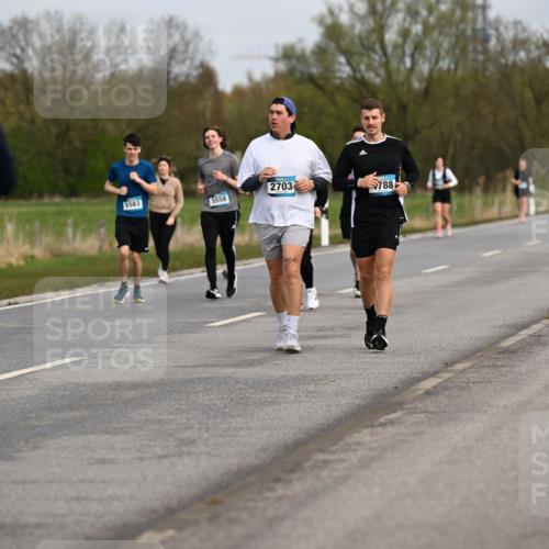12.04.2026 - 45. Internationalen Wilhelmsburger Insellauf Dr. Thomas Lammeyer http://msf.ph/oto/9437346 12.04.2026 09:30:27 Laufen 2703, 5583, 5558, 788, 1471 meine-sportfotos.de