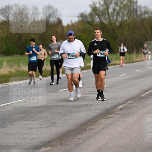 12.04.2026 - 45. Internationalen Wilhelmsburger Insellauf Dr. Thomas Lammeyer http://msf.ph/oto/9437349 12.04.2026 09:30:28 Laufen 5583, 5558, 2703, 4788, 2471 meine-sportfotos.de