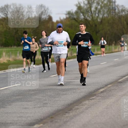 12.04.2026 - 45. Internationalen Wilhelmsburger Insellauf Dr. Thomas Lammeyer http://msf.ph/oto/9437350 12.04.2026 09:30:28 Laufen 2703, 5583, 788, 5558, 2471 meine-sportfotos.de