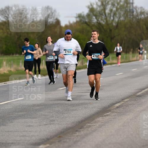 12.04.2026 - 45. Internationalen Wilhelmsburger Insellauf Dr. Thomas Lammeyer http://msf.ph/oto/9437351 12.04.2026 09:30:28 Laufen 2703, 5583, 5558, 4789, 2471 meine-sportfotos.de