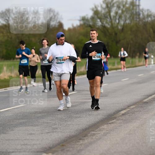 12.04.2026 - 45. Internationalen Wilhelmsburger Insellauf Dr. Thomas Lammeyer http://msf.ph/oto/9437355 12.04.2026 09:30:28 Laufen 5583, 2703, 4788 meine-sportfotos.de