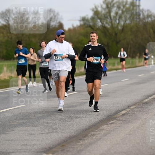 12.04.2026 - 45. Internationalen Wilhelmsburger Insellauf Dr. Thomas Lammeyer http://msf.ph/oto/9437356 12.04.2026 09:30:29 Laufen 5583, 5558, 2703, 2411, 788 meine-sportfotos.de