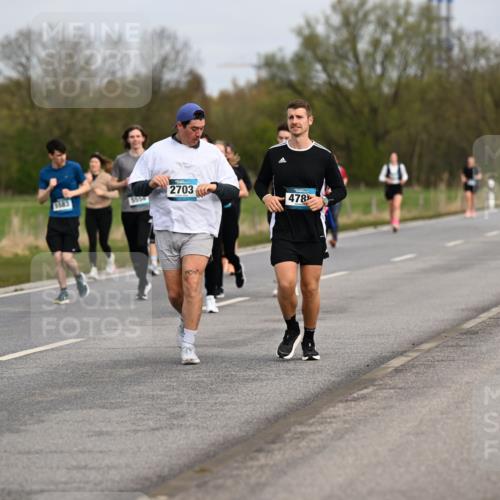 12.04.2026 - 45. Internationalen Wilhelmsburger Insellauf Dr. Thomas Lammeyer http://msf.ph/oto/9437357 12.04.2026 09:30:29 Laufen 5583, 5558, 2703, 2471, 478 meine-sportfotos.de