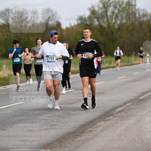 12.04.2026 - 45. Internationalen Wilhelmsburger Insellauf Dr. Thomas Lammeyer http://msf.ph/oto/9437358 12.04.2026 09:30:29 Laufen 5583, 5558, 2703, 47 meine-sportfotos.de