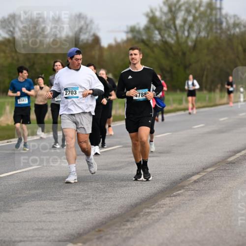 12.04.2026 - 45. Internationalen Wilhelmsburger Insellauf Dr. Thomas Lammeyer http://msf.ph/oto/9437360 12.04.2026 09:30:29 Laufen 2703, 5583, 4788 meine-sportfotos.de