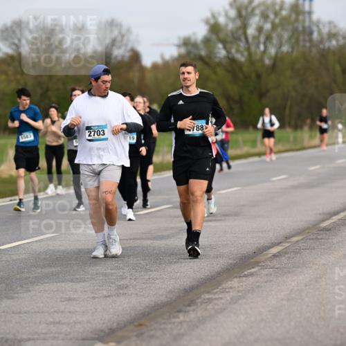 12.04.2026 - 45. Internationalen Wilhelmsburger Insellauf Dr. Thomas Lammeyer http://msf.ph/oto/9437361 12.04.2026 09:30:29 Laufen 5583, 2703, 19, 88, 2416 meine-sportfotos.de