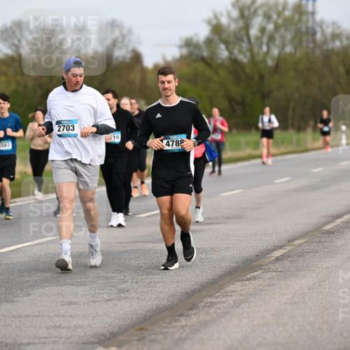 12.04.2026 - 45. Internationalen Wilhelmsburger Insellauf Dr. Thomas Lammeyer http://msf.ph/oto/9437365 12.04.2026 09:30:30 Laufen 5583, 2703, 19, 4788 meine-sportfotos.de