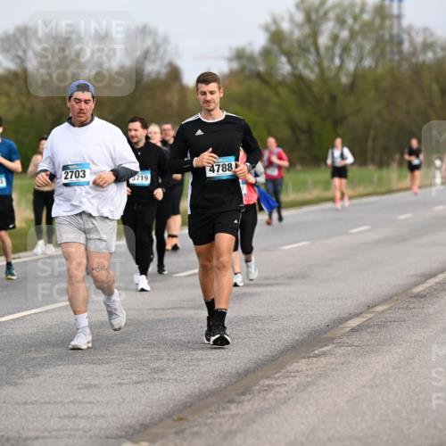 12.04.2026 - 45. Internationalen Wilhelmsburger Insellauf Dr. Thomas Lammeyer http://msf.ph/oto/9437366 12.04.2026 09:30:30 Laufen 5583, 2703, 4788, 3719 meine-sportfotos.de