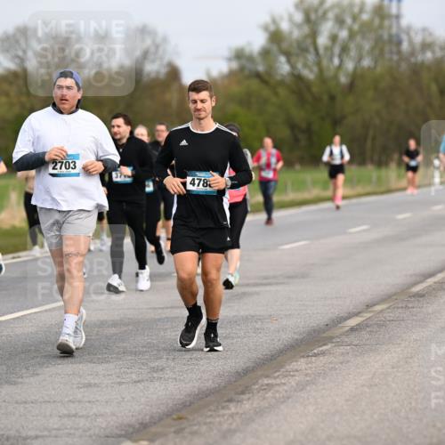 12.04.2026 - 45. Internationalen Wilhelmsburger Insellauf Dr. Thomas Lammeyer http://msf.ph/oto/9437368 12.04.2026 09:30:30 Laufen 2703, 1543, 478 meine-sportfotos.de
